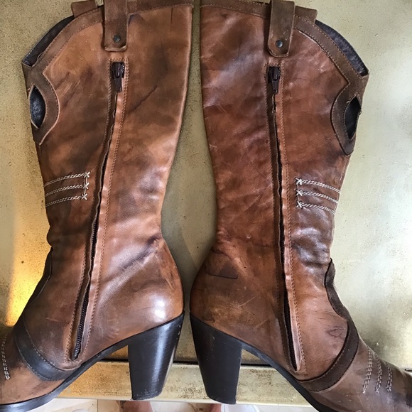 Boots - Picture 5 of 8